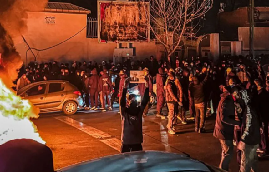 Iran Warns US, Threatens Israel and Regional Bases Amid Protests