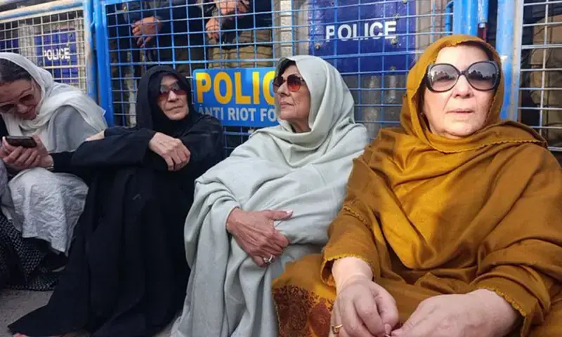 Imran’s sisters, lawyers denied meeting at Adiala