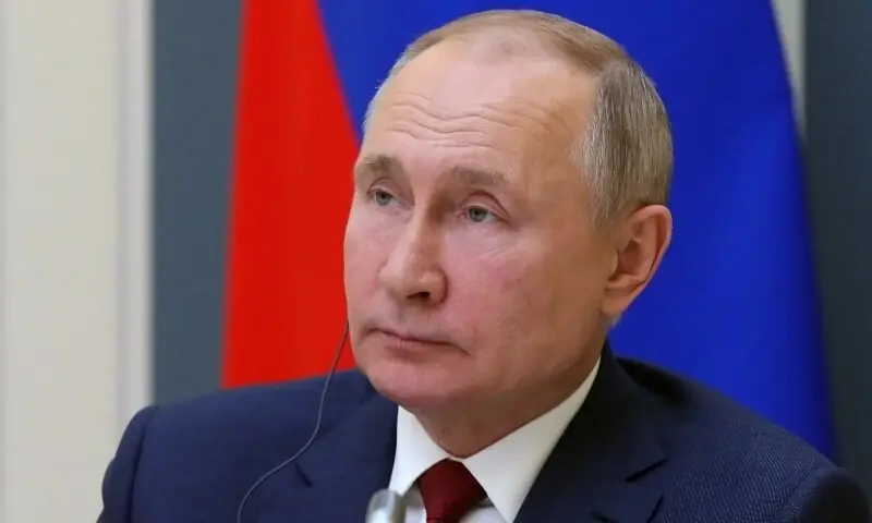 Putin’s party set to retain power after Russia vote hit by cyberattacks, drones