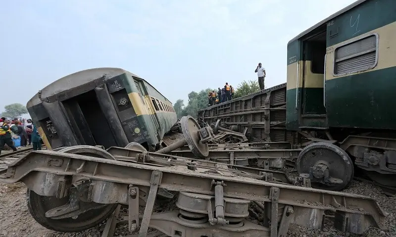 At least 4 killed, over 40 injured as Peshawar-bound train derails in Punjab’s Multan district